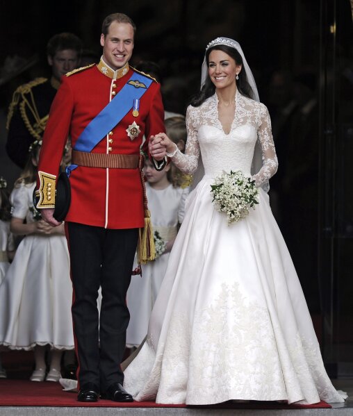 Kate and meghan wedding dress discount